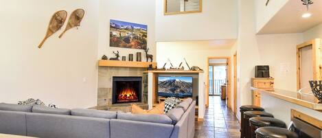 Flat-screen TV, fireplace, DVD player