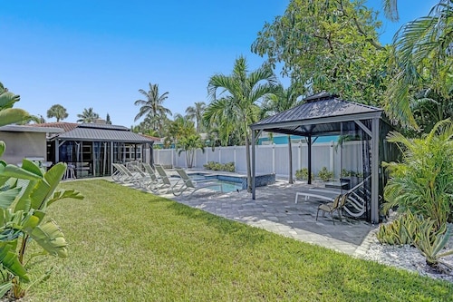 Ocean Breeze Villa 🏝️ 5 Minute Walk to Beach