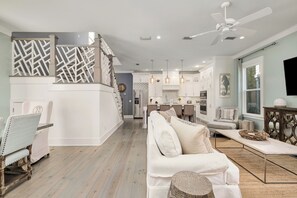 Smart-TV, Tischtennisplatte, Stereoanlage