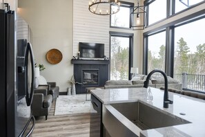 ثلاجة، ميكروويف، فرن، موقد طهي مسطح