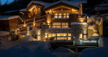 Alaska Lodge by Alpine resorts