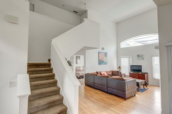 House, 4 Bedrooms | Living room