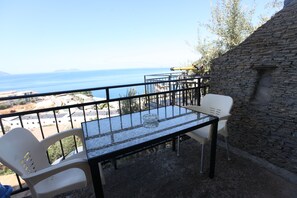 Vista frontal de la propiedad