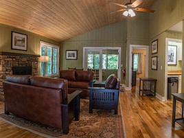 House, Mountainside | Blackout drapes, iron/ironing board, free WiFi, bed sheets