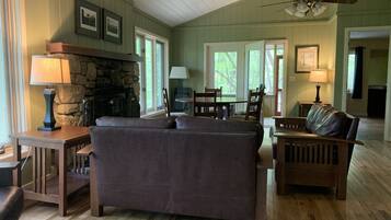 House, 4 Bedrooms, Mountainside | Living area