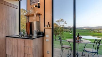 Kühlschrank, Mikrowelle, Herdplatte, Toaster