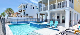 ☀️Private Pool and Pickleball Court | Short Walk to Beach | Dink or Swim☀️
