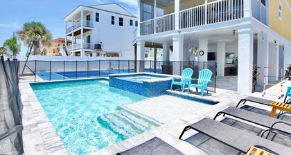 ☀️Private Pool and Pickleball Court | Short Walk to Beach | Dink or Swim☀️