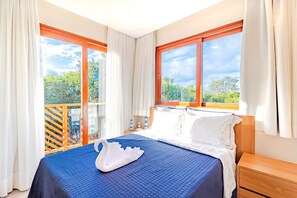 5 habitaciones, cortinas blackout y tabla de planchar con plancha 