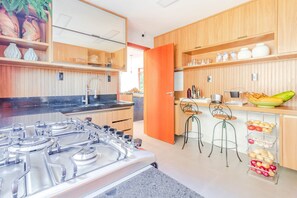 Chalet | Private kitchen | Full-size fridge, microwave, oven, dishwasher