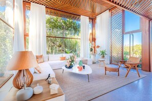 Chalet | Living area | 32-inch TV with digital channels