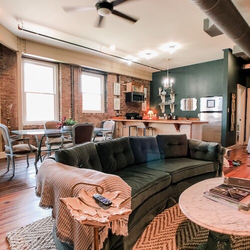 Southside Condo in the Thick of It, sleeps 4