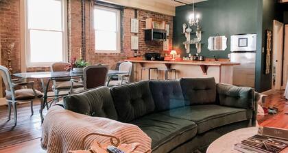 Southside Condo in the Thick of It, sleeps 4