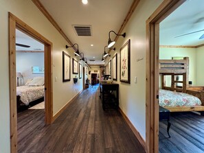 6 bedrooms, desk, iron/ironing board, free WiFi - Quail Meadows Ranch Home, 32+ acres of land, spectacular views (Fiddletown)