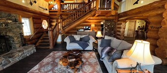 Quail Meadows Ranch Home, 32+ acres of land, spectacular views