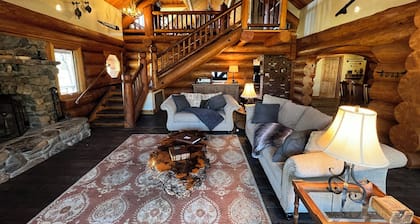 Quail Meadows Ranch Home, 32+ acres of land, spectacular views
