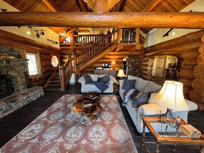 Quail Meadows Ranch Home, 32+ acres of land, spectacular views