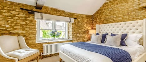 4 dormitorios, tabla de planchar con plancha, cuna de viaje y wifi