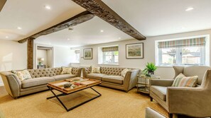 Fernseher, Kamin, Videospielkonsole