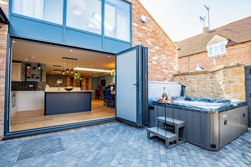 The Old Candle Shop - sleeps 4 guests  in 2 bedrooms