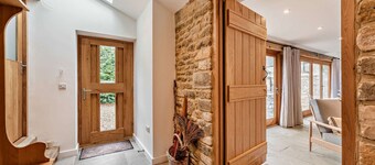 One Bedroom Dog Friendly Cotswold Holiday Cottage - The Cottage at Robins Roost