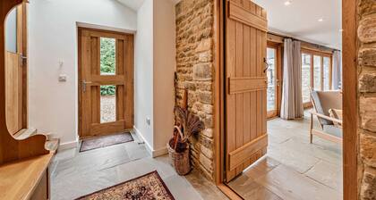 One Bedroom Dog Friendly Cotswold Holiday Cottage - The Cottage at Robins Roost