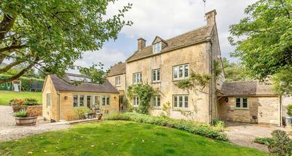 Spacious pet friendly property in the Cotswolds - Laurel Tree Cottage