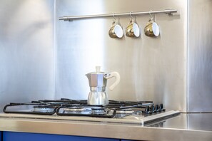 Fridge, microwave, dishwasher, coffee/tea maker