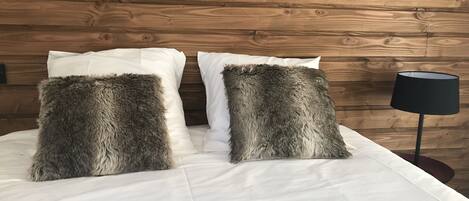 2 soverom, reiseseng for barn og sengetøy