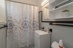 Combined shower/tub, hair dryer, towels, soap