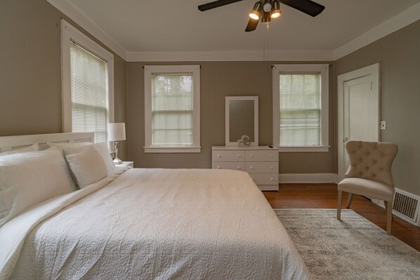 2 habitaciones, tabla de planchar con plancha y wifi gratis 