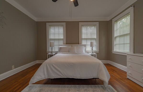 2 bedrooms, iron/ironing board, free WiFi, bed sheets