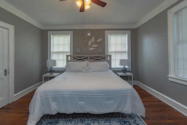 2 bedrooms, iron/ironing board, free WiFi, bed sheets