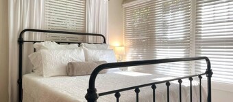 Fresh & Comfy Studio Apartment w/ Kitchenette