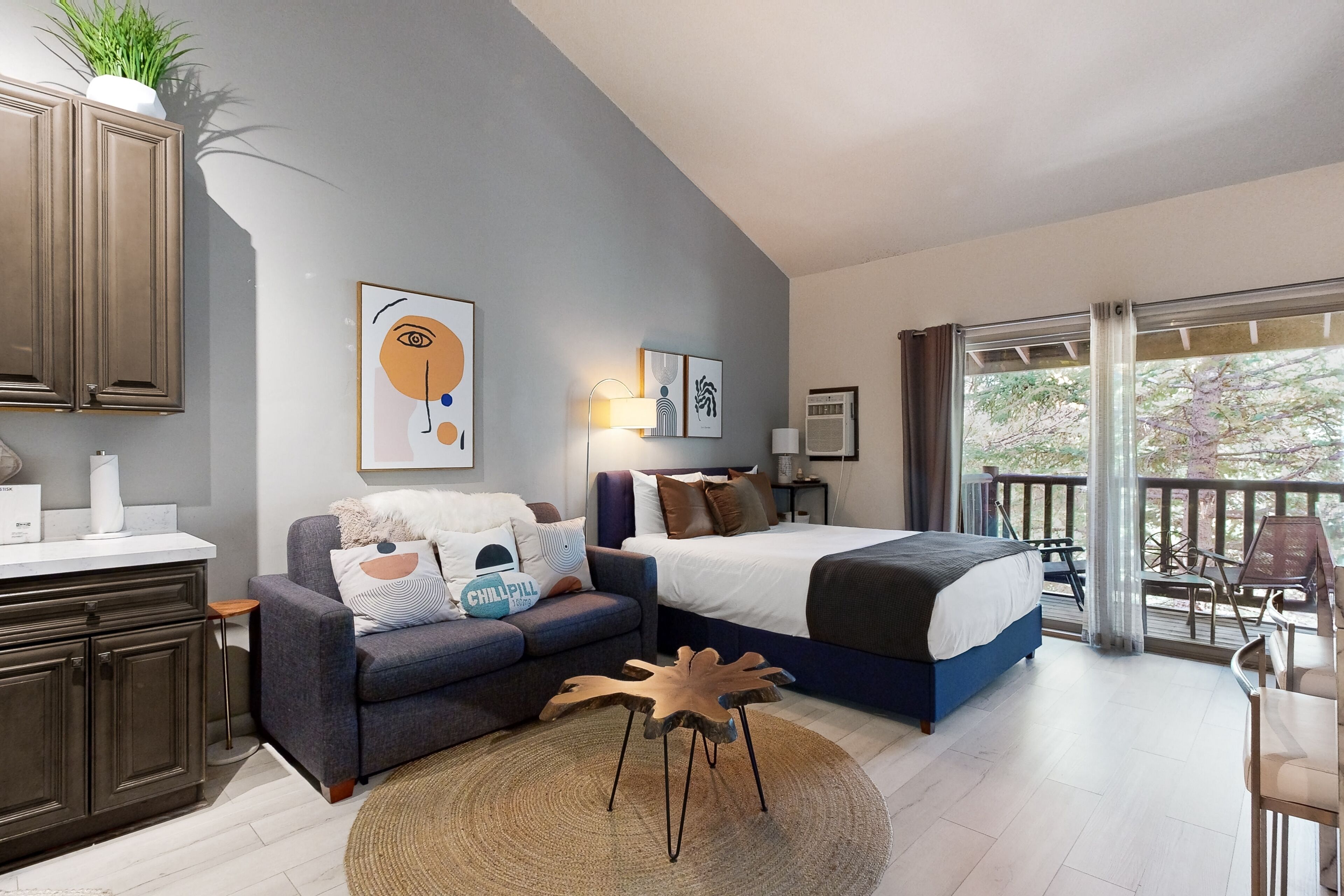 Iron/ironing board, internet, bed sheets