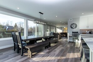 Luxury-Ferienhütte, Mehrere Schlafzimmer, Nichtraucher, Bergblick | Esszimmer