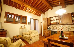 Deluxe Apartment, 2 Bedrooms | Living area