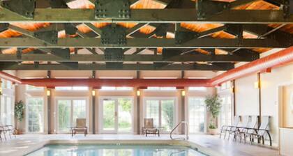 2 Bed 2 Bath Fall Weekend Getaway NH White Mountains