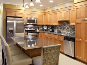 Fridge, microwave, dishwasher, toaster oven - 2 Bed 2 Bath Fall Weekend Getaway NH White Mountains (Lincoln)