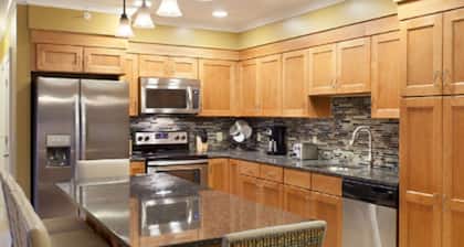2 Bed 2 Bath Fall Weekend Getaway NH White Mountains