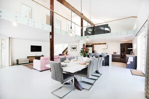 Dining - The Pole Barn -Stunning High Spec Barn Conversion (Winford)