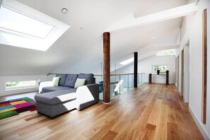 Interior - The Pole Barn -Stunning High Spec Barn Conversion (Winford)