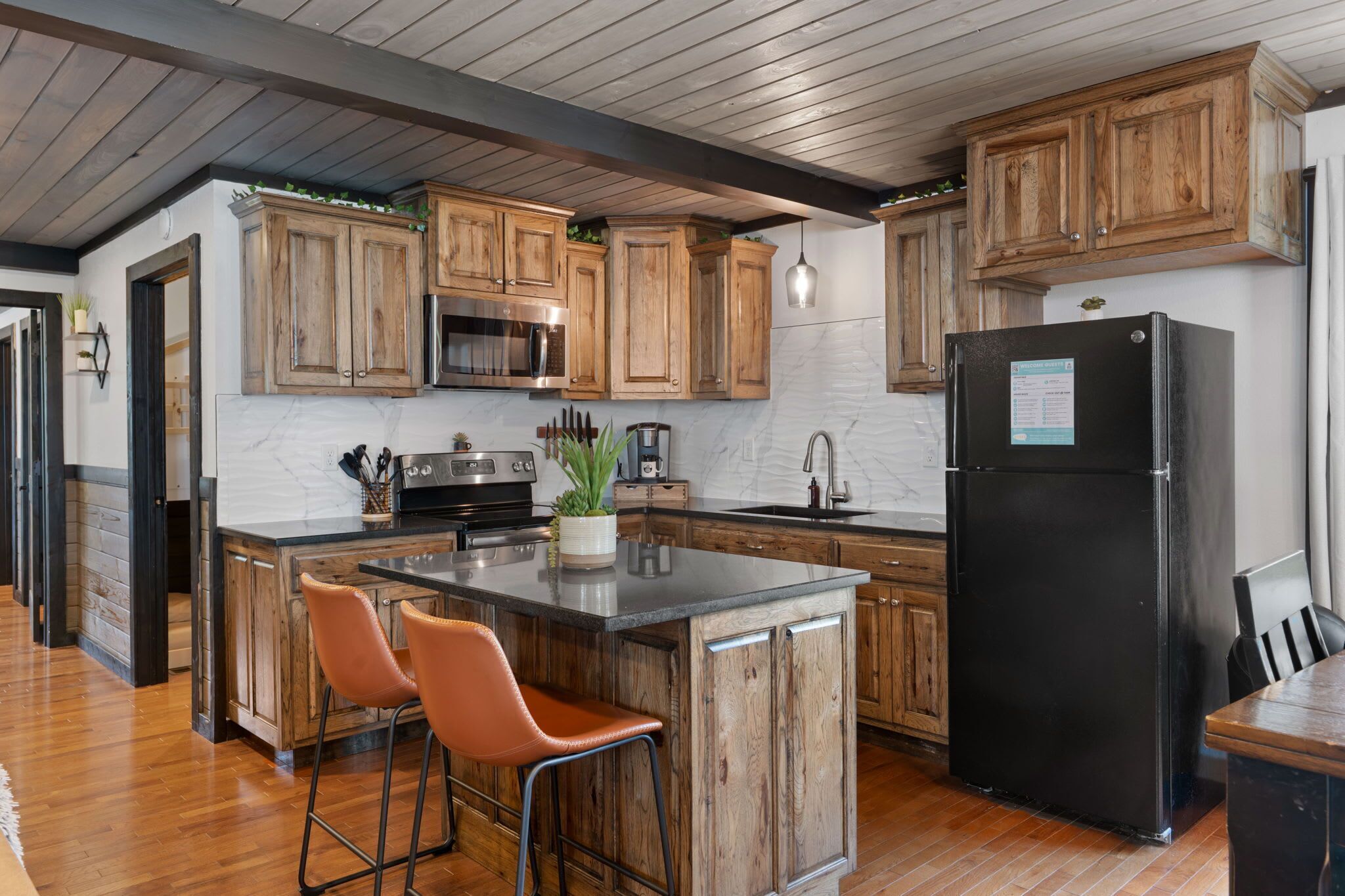 冰箱、微波炉、烤箱、炉灶