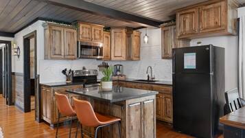 冰箱、微波炉、烤箱、炉灶