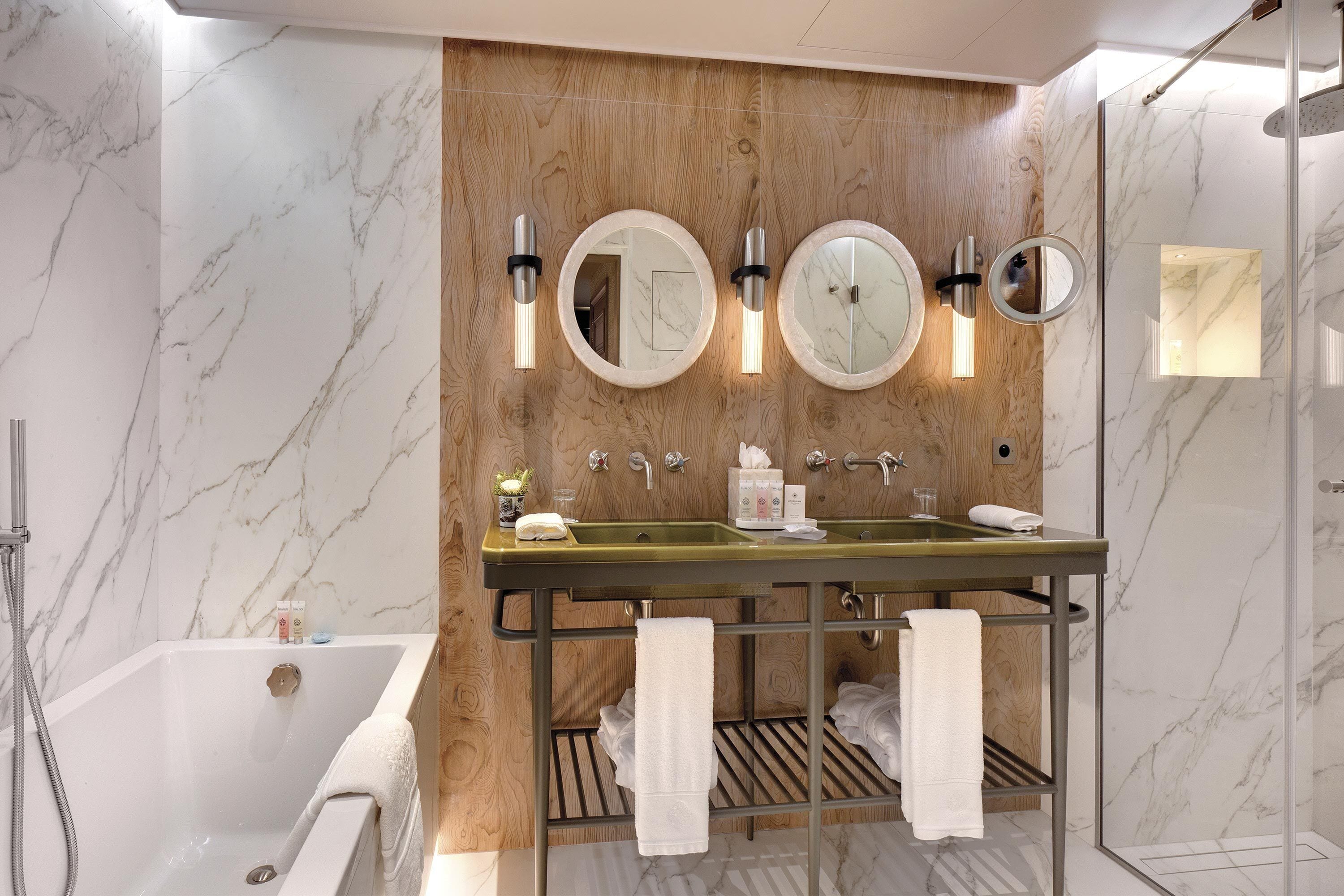 junior suite eiffel | bathroom | hair dryer, bathrobes, slippers, towels