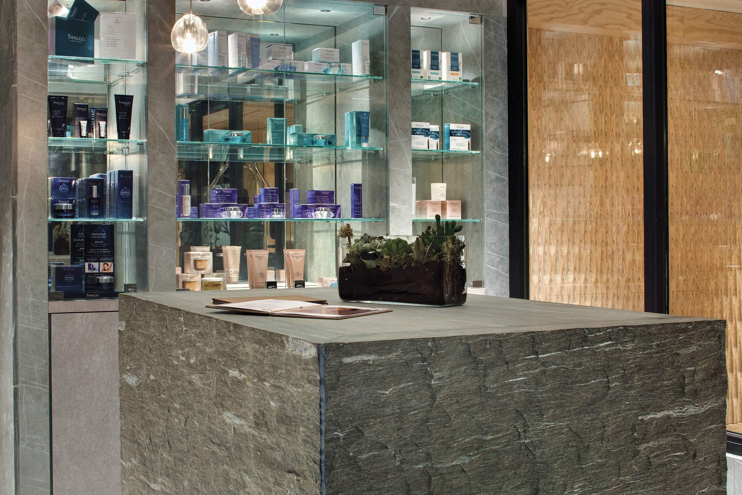 couples treatment room(s), sauna, hot tub, steam room, body treatments