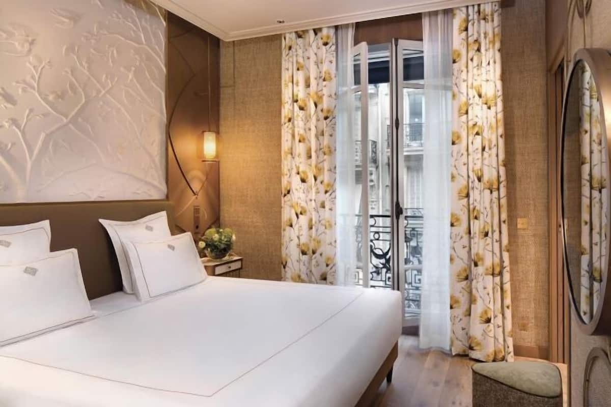 Luxe beddengoed, een kluis op de kamer, verduisterende gordijnen
