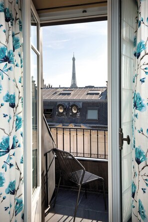Suite Eiffel | Vue de la chambre