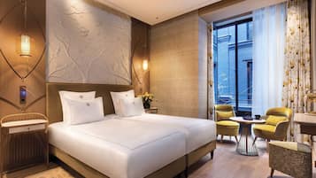 Deluxe Room, Courtyard View | Premium bedding, in-room safe, blackout drapes, soundproofing