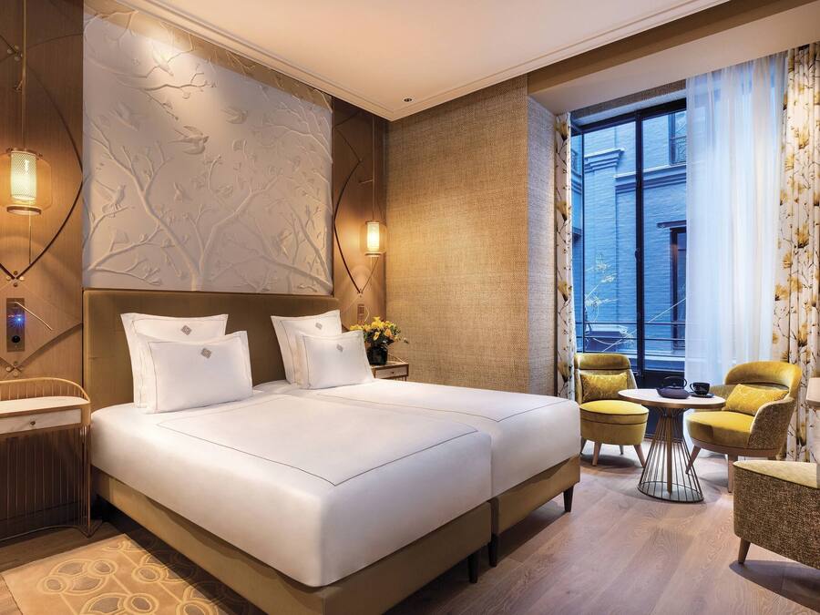 Deluxe Room, Courtyard View | Premium bedding, in-room safe, blackout drapes, soundproofing